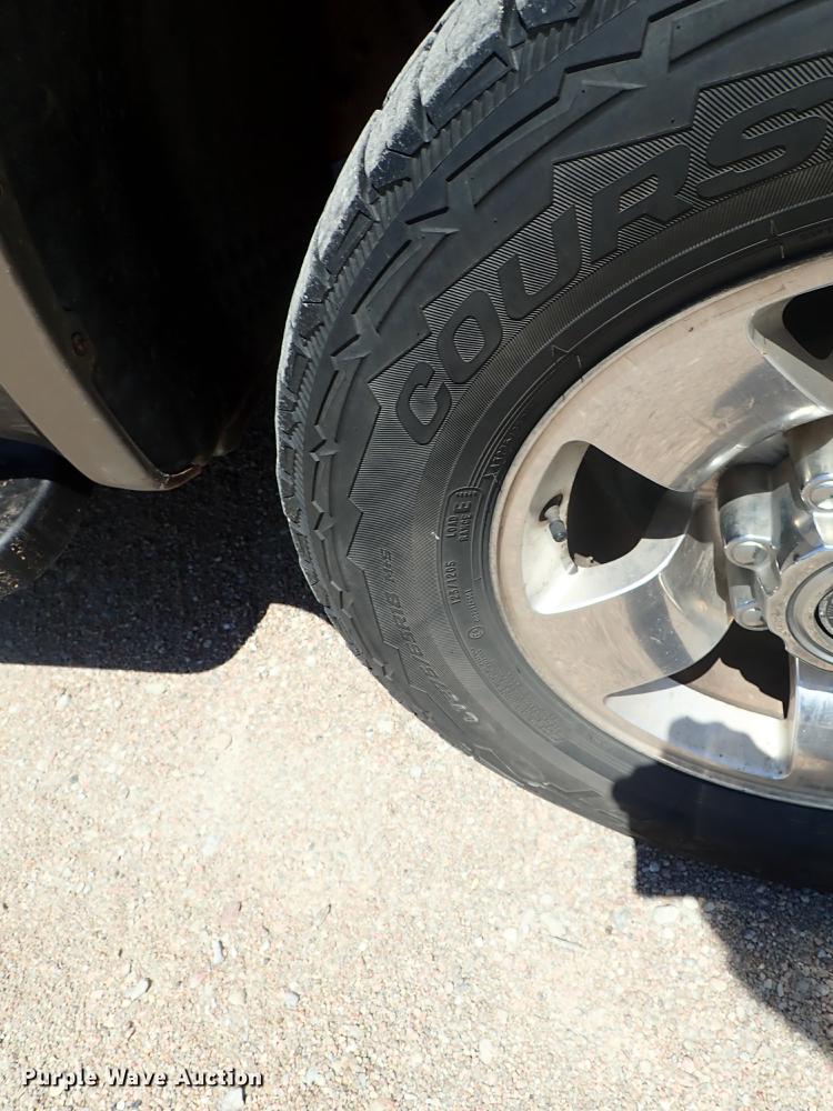 image for item DF1140 2004 Ford F250 Crew Cab pickup truck