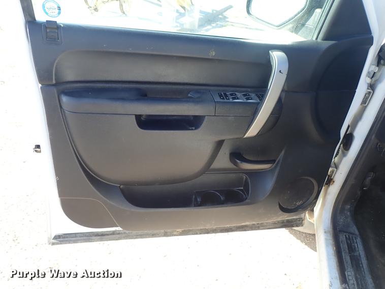 image for item DF1151 2011 GMC Sierra 2500 Crew Cab pickup truck