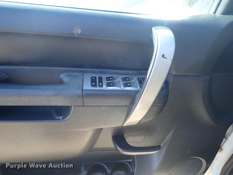 image for item DF1151 2011 GMC Sierra 2500 Crew Cab pickup truck