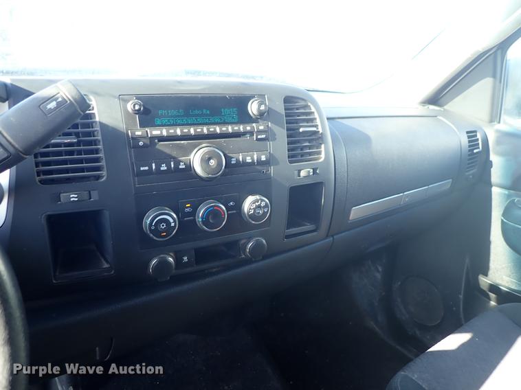 image for item DF1151 2011 GMC Sierra 2500 Crew Cab pickup truck