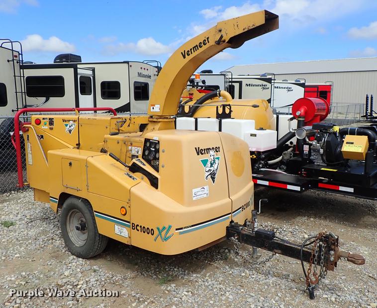 image for item DF1177 Vermeer BC1000XL chipper