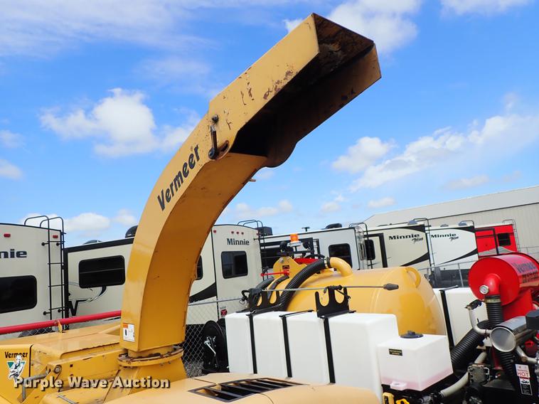 image for item DF1177 Vermeer BC1000XL chipper