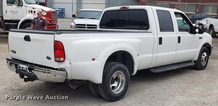 image for item DF3456 2000 Ford F350 Super Duty Crew Cab pickup truck