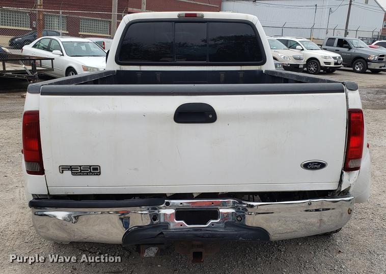 image for item DF3456 2000 Ford F350 Super Duty Crew Cab pickup truck