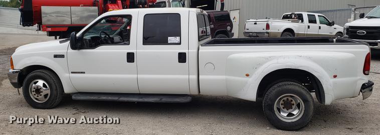 image for item DF3456 2000 Ford F350 Super Duty Crew Cab pickup truck
