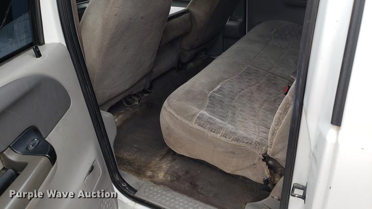 image for item DF3456 2000 Ford F350 Super Duty Crew Cab pickup truck