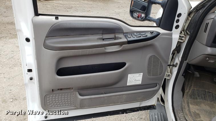 image for item DF3456 2000 Ford F350 Super Duty Crew Cab pickup truck