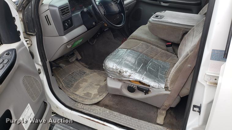 image for item DF3456 2000 Ford F350 Super Duty Crew Cab pickup truck