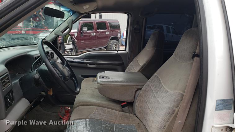 image for item DF3456 2000 Ford F350 Super Duty Crew Cab pickup truck