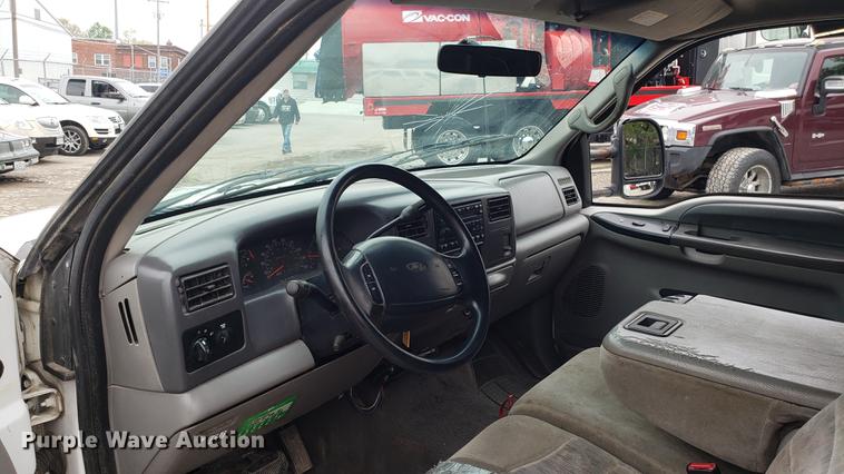 image for item DF3456 2000 Ford F350 Super Duty Crew Cab pickup truck