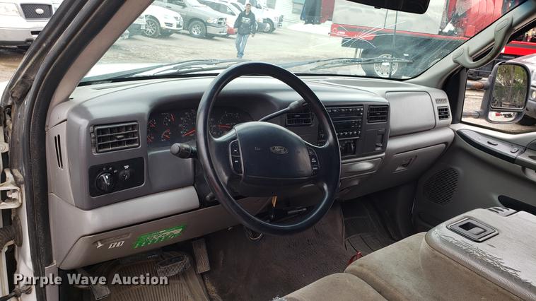 image for item DF3456 2000 Ford F350 Super Duty Crew Cab pickup truck