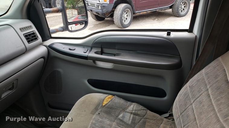 image for item DF3456 2000 Ford F350 Super Duty Crew Cab pickup truck