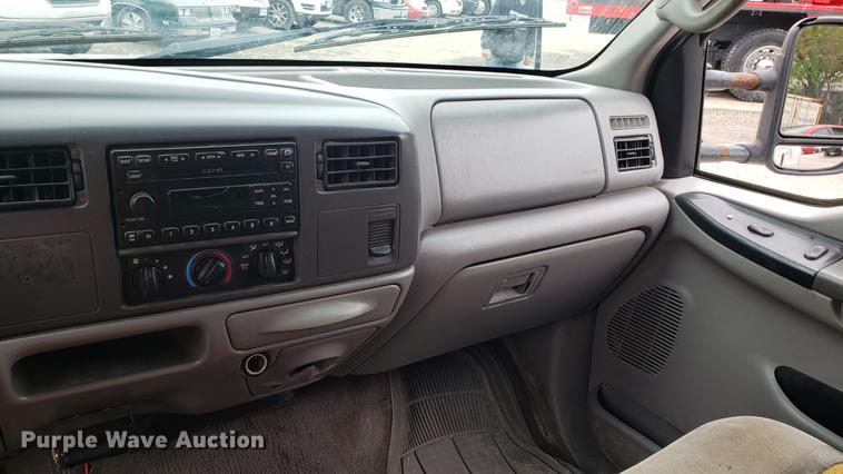 image for item DF3456 2000 Ford F350 Super Duty Crew Cab pickup truck