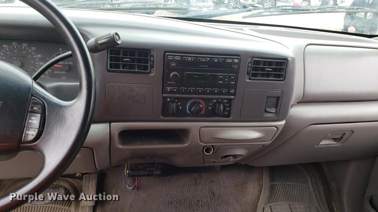 image for item DF3456 2000 Ford F350 Super Duty Crew Cab pickup truck