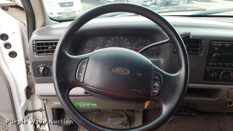 image for item DF3456 2000 Ford F350 Super Duty Crew Cab pickup truck