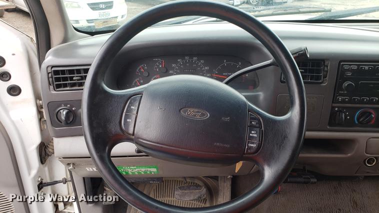 image for item DF3456 2000 Ford F350 Super Duty Crew Cab pickup truck