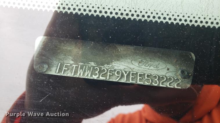 image for item DF3456 2000 Ford F350 Super Duty Crew Cab pickup truck