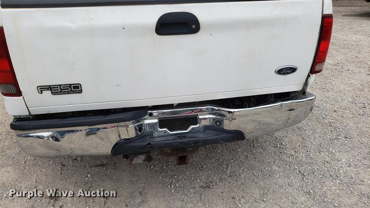 image for item DF3456 2000 Ford F350 Super Duty Crew Cab pickup truck