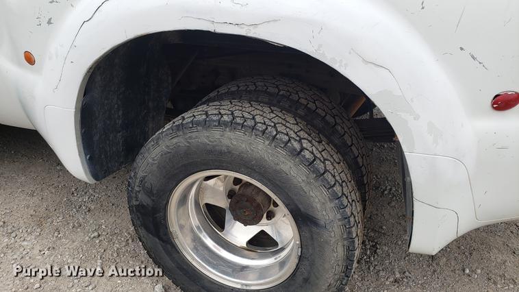 image for item DF3456 2000 Ford F350 Super Duty Crew Cab pickup truck