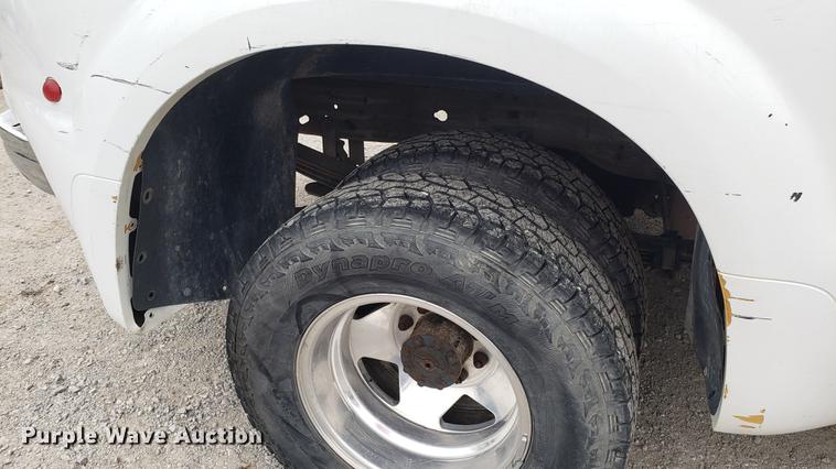 image for item DF3456 2000 Ford F350 Super Duty Crew Cab pickup truck