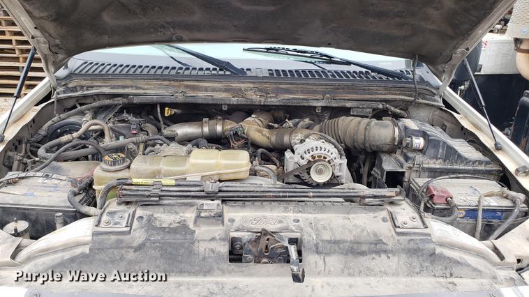 image for item DF3456 2000 Ford F350 Super Duty Crew Cab pickup truck