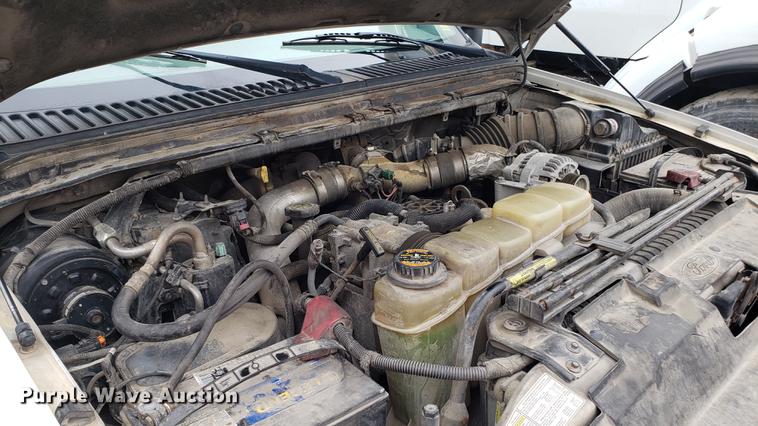 image for item DF3456 2000 Ford F350 Super Duty Crew Cab pickup truck