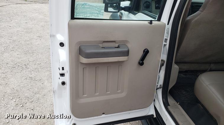 image for item DF3457 2008 Ford F450 Super Duty Crew Cab truck cab and chassis