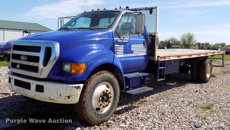 image for item DF4461 2004 Ford F650 Super Duty flatbed truck