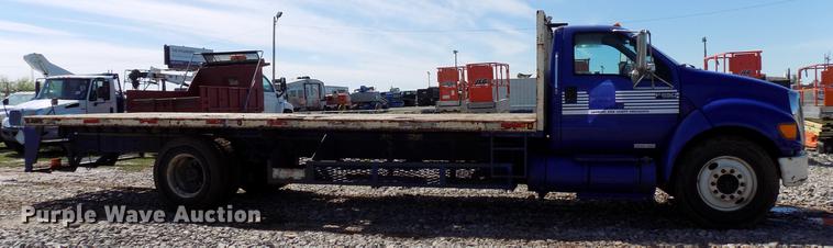 image for item DF4461 2004 Ford F650 Super Duty flatbed truck