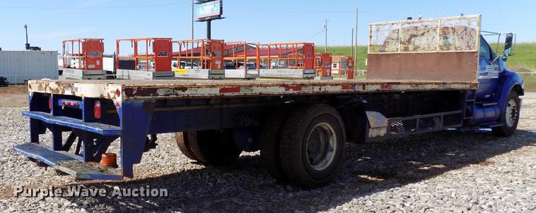image for item DF4461 2004 Ford F650 Super Duty flatbed truck