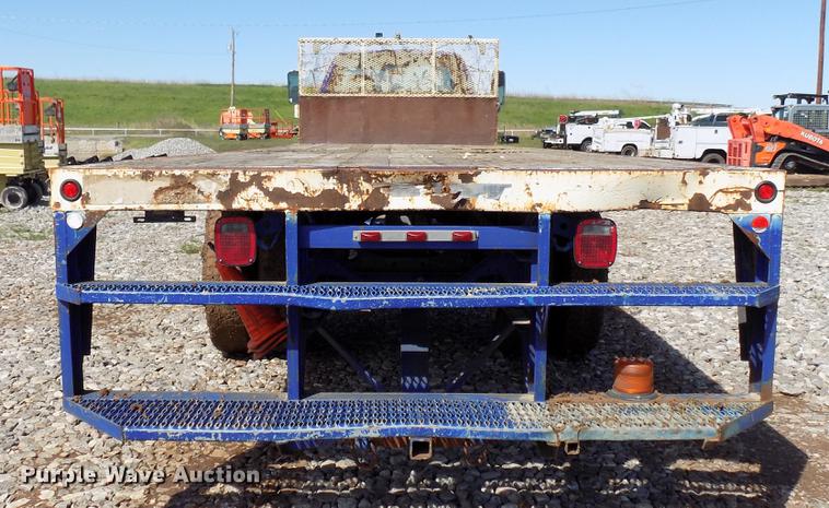 image for item DF4461 2004 Ford F650 Super Duty flatbed truck