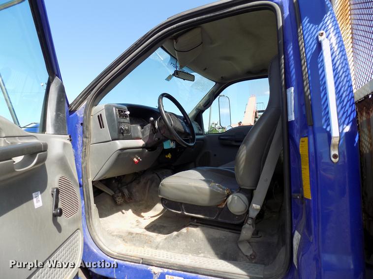 image for item DF4461 2004 Ford F650 Super Duty flatbed truck