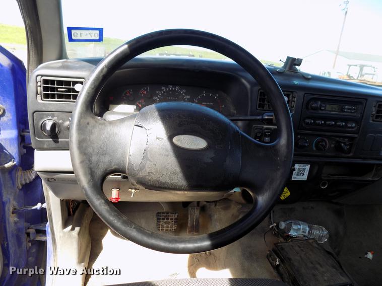 image for item DF4461 2004 Ford F650 Super Duty flatbed truck