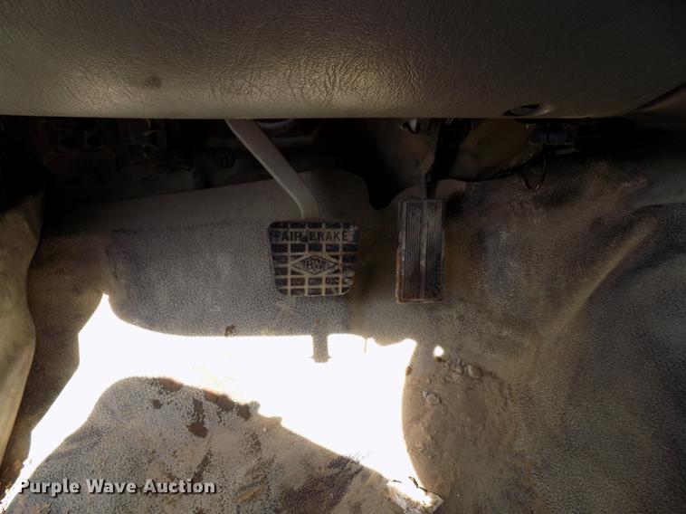 image for item DF4461 2004 Ford F650 Super Duty flatbed truck