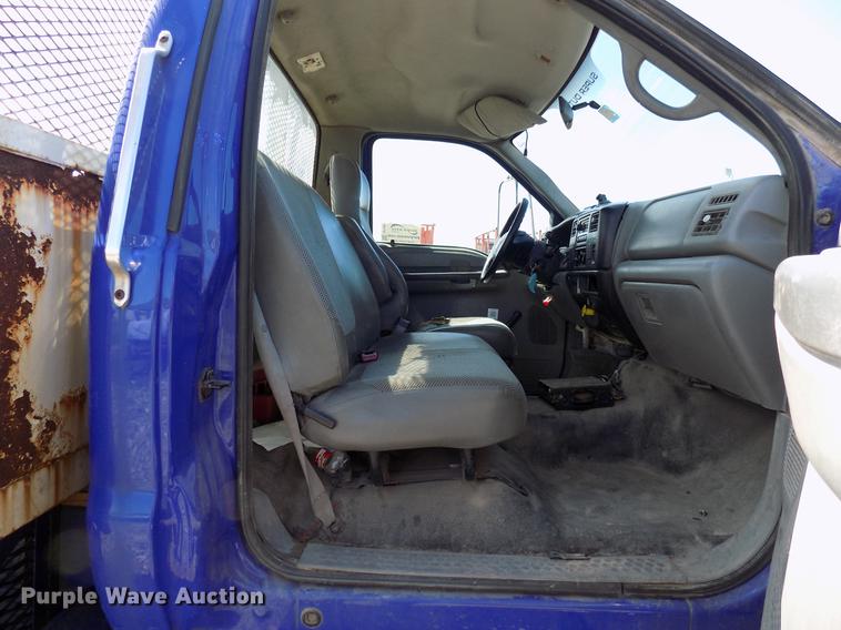 image for item DF4461 2004 Ford F650 Super Duty flatbed truck