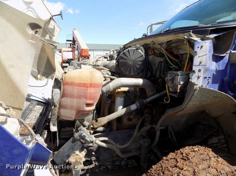 image for item DF4461 2004 Ford F650 Super Duty flatbed truck