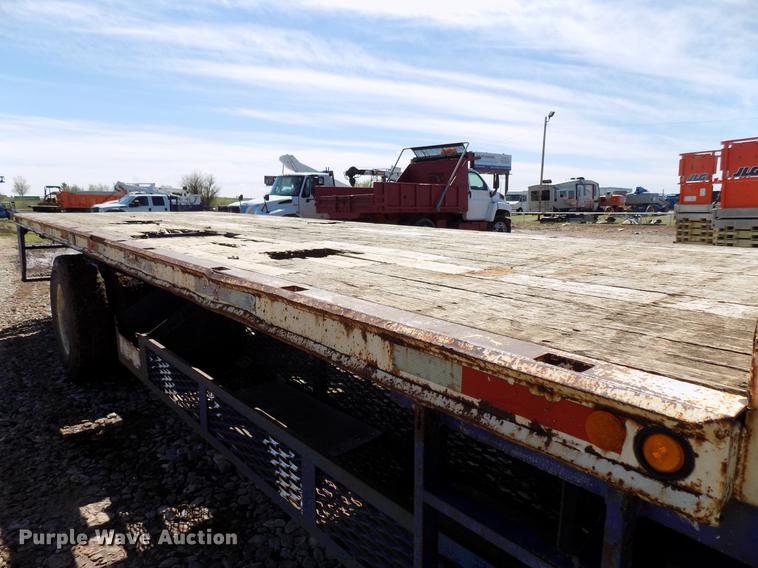 image for item DF4461 2004 Ford F650 Super Duty flatbed truck