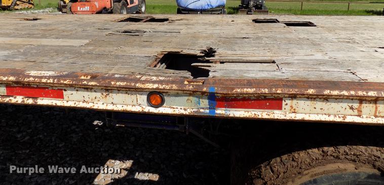 image for item DF4461 2004 Ford F650 Super Duty flatbed truck