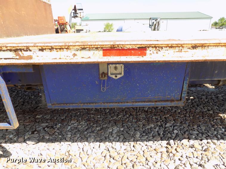 image for item DF4461 2004 Ford F650 Super Duty flatbed truck