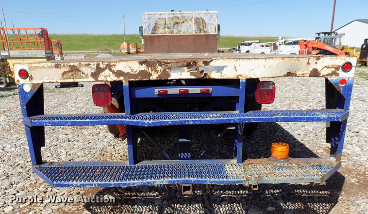 image for item DF4461 2004 Ford F650 Super Duty flatbed truck