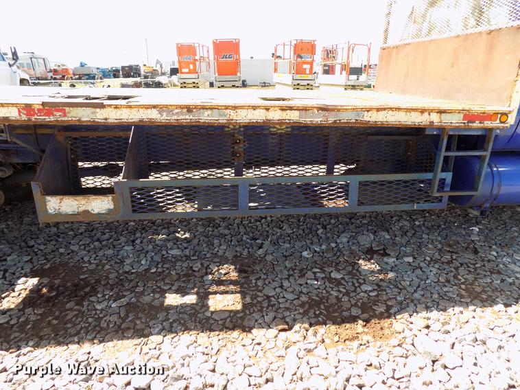 image for item DF4461 2004 Ford F650 Super Duty flatbed truck