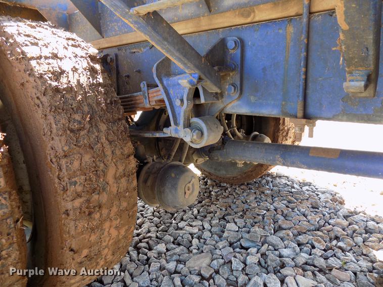 image for item DF4461 2004 Ford F650 Super Duty flatbed truck