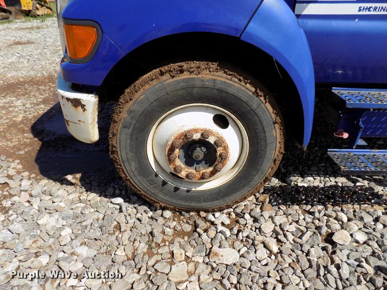 image for item DF4461 2004 Ford F650 Super Duty flatbed truck