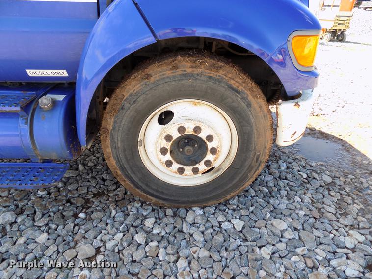 image for item DF4461 2004 Ford F650 Super Duty flatbed truck