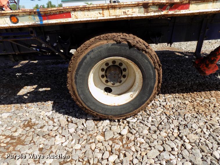 image for item DF4461 2004 Ford F650 Super Duty flatbed truck