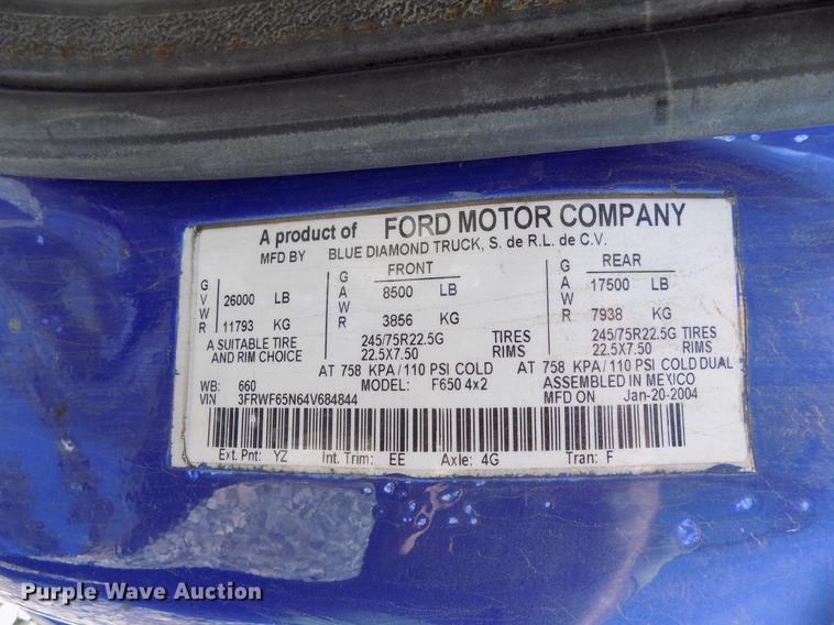 image for item DF4461 2004 Ford F650 Super Duty flatbed truck