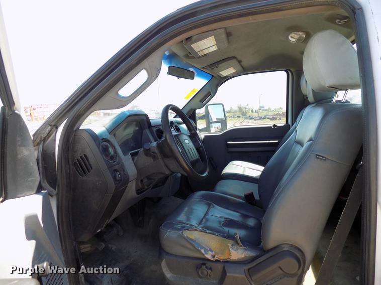 image for item DF4462 2011 Ford F550 Super Duty truck cab and chassis