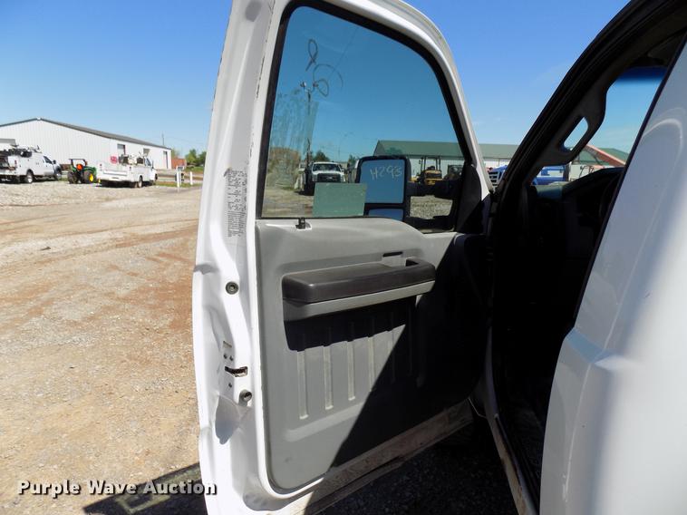 image for item DF4462 2011 Ford F550 Super Duty truck cab and chassis