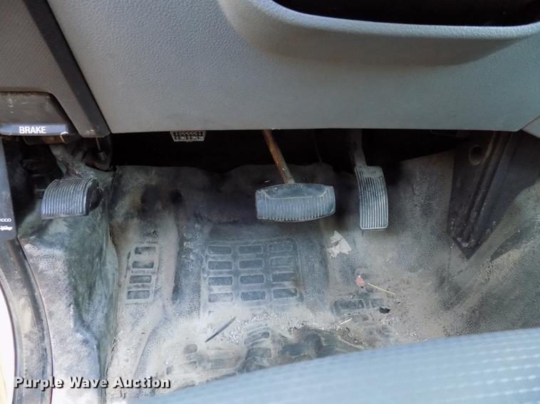 image for item DF4462 2011 Ford F550 Super Duty truck cab and chassis