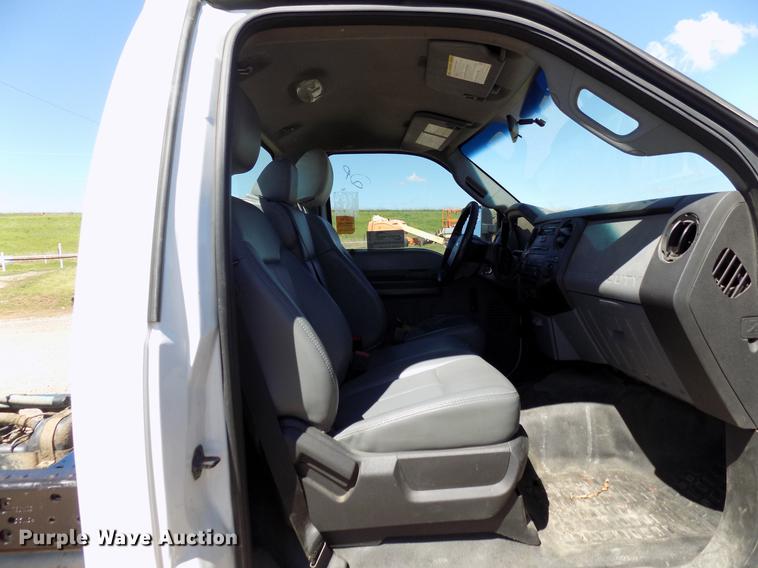 image for item DF4462 2011 Ford F550 Super Duty truck cab and chassis